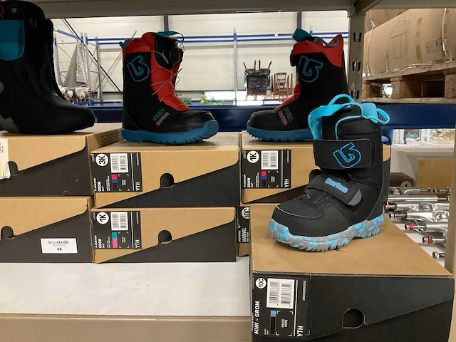 Partij diverse burton boots (11x) - afbeelding 2 van  13