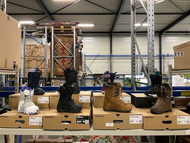 Partij diverse burton boots (12x) - afbeelding 1 van  16