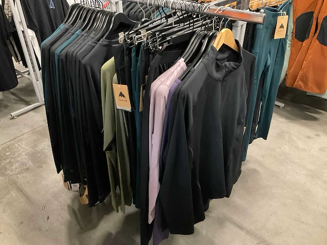Partij diverse burton thermokleding (89x) - afbeelding 21 van  26