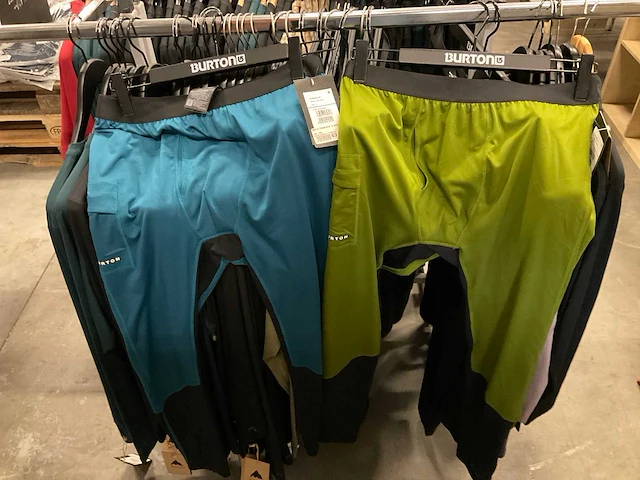 Partij diverse burton thermokleding (89x) - afbeelding 25 van  26