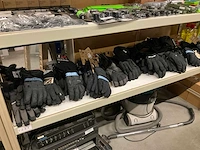 Partij diverse burton/dakine handschoenen (35x) - afbeelding 1 van  11