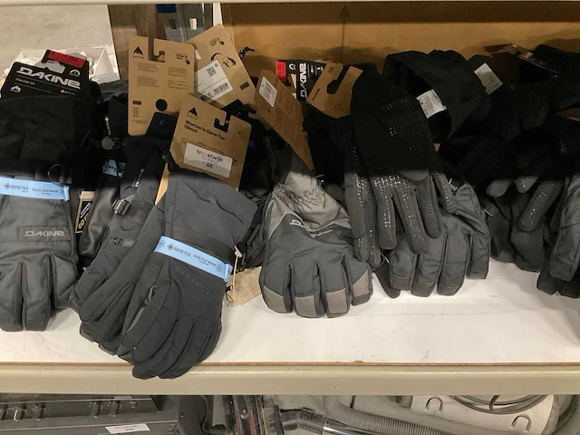 Partij diverse burton/dakine handschoenen (35x) - afbeelding 5 van  11
