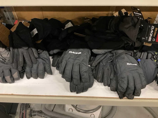 Partij diverse burton/dakine handschoenen (35x) - afbeelding 6 van  11