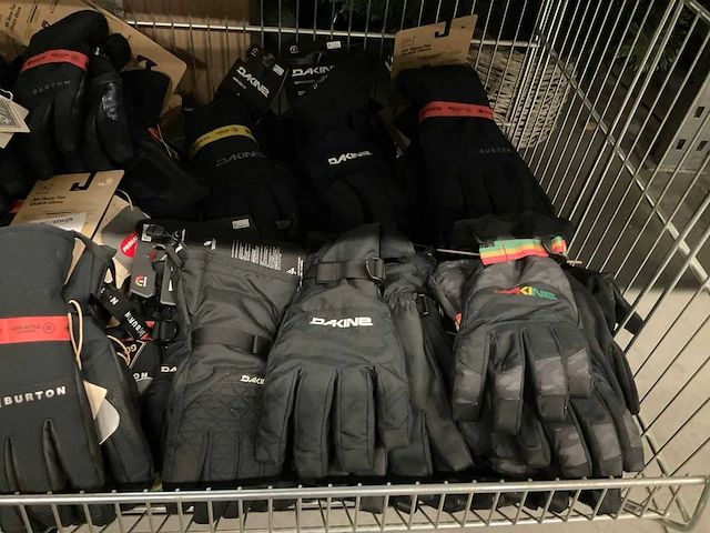 Partij diverse burton/dakine handschoenen (40x) - afbeelding 3 van  7