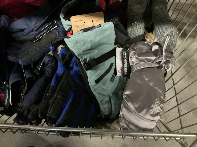 Partij diverse burton/dakine/barts handschoenen (48x) - afbeelding 8 van  17