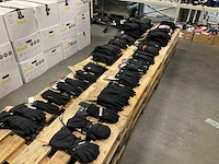 Partij diverse burton/oakleydakine handschoenen (63x) - afbeelding 1 van  10