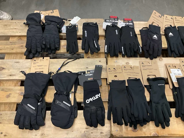 Partij diverse burton/oakleydakine handschoenen (63x) - afbeelding 3 van  10