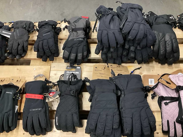 Partij diverse burton/oakleydakine handschoenen (63x) - afbeelding 5 van  10