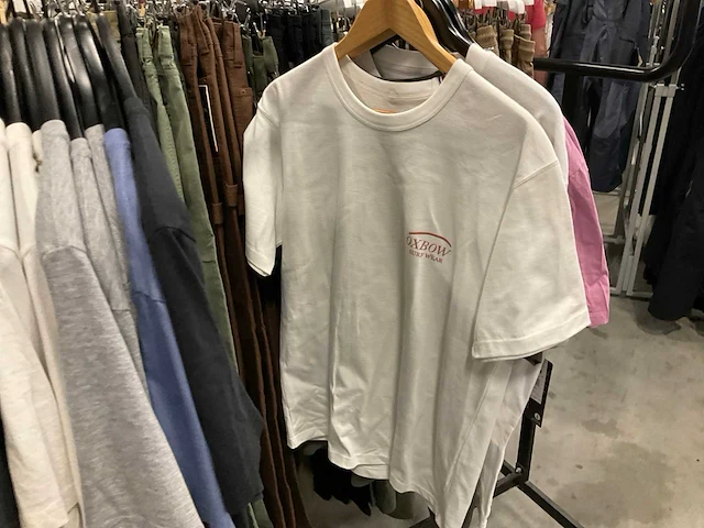 Partij diverse burton/oxbow/volcom/huf t-shirts (59x) - afbeelding 2 van  26