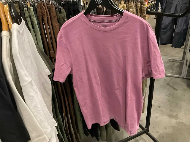 Partij diverse burton/oxbow/volcom/huf t-shirts (59x) - afbeelding 3 van  26