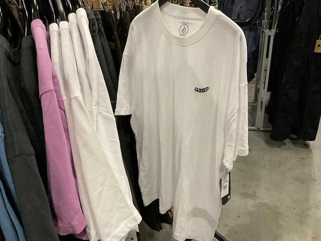 Partij diverse burton/oxbow/volcom/huf t-shirts (59x) - afbeelding 9 van  26