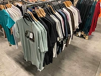 Partij diverse burton/oxbow/volcom/huf t-shirts (59x) - afbeelding 1 van  26