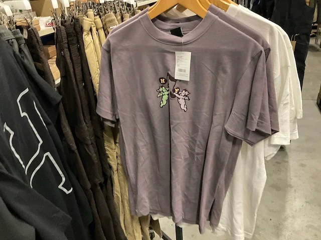 Partij diverse burton/oxbow/volcom/huf t-shirts (59x) - afbeelding 14 van  26