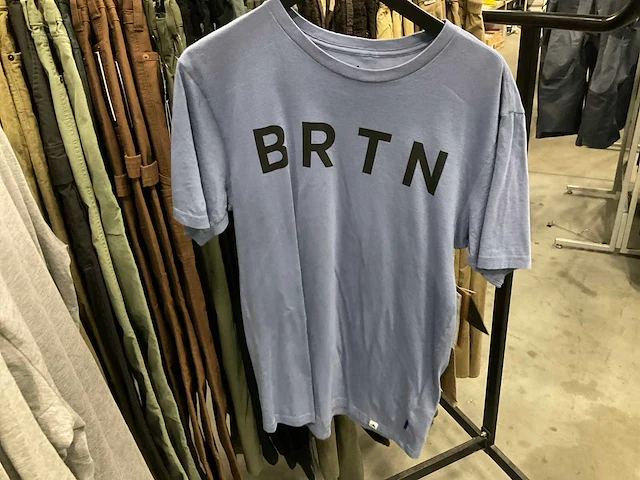 Partij diverse burton/oxbow/volcom/huf t-shirts (59x) - afbeelding 25 van  26