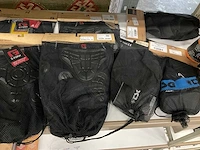 Partij diverse burton/quiksilver bescherming (22x) - afbeelding 14 van  15