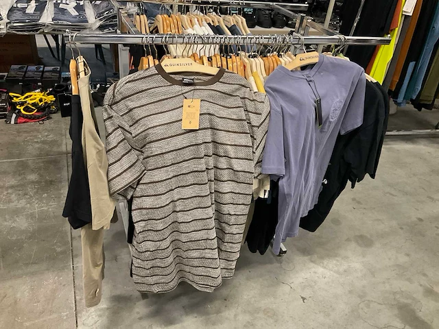 Partij diverse carhartt/huf/quiksilver/brixton/billabonc shirts (61x) - afbeelding 17 van  20
