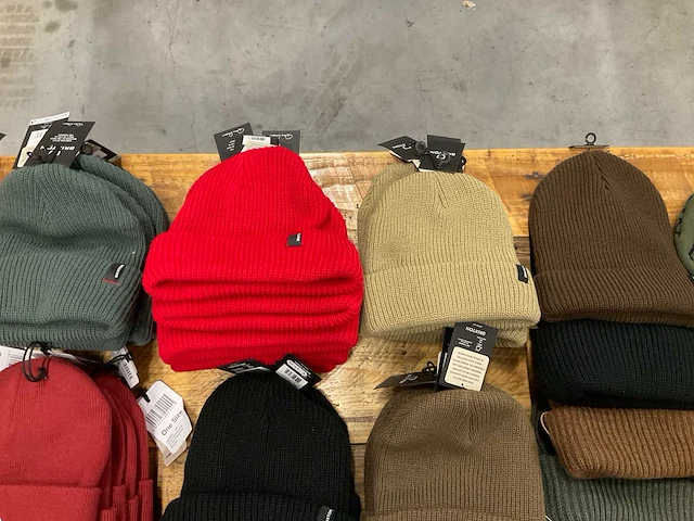 Partij diverse carhartt/obey/brixton mutsen (93x) - afbeelding 21 van  25