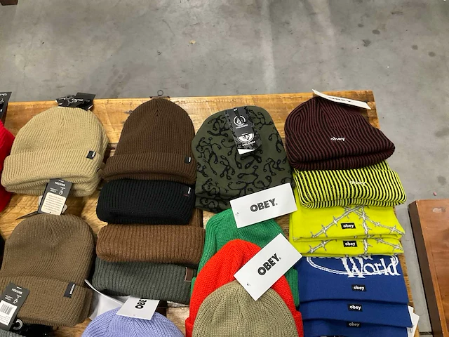 Partij diverse carhartt/obey/brixton mutsen (93x) - afbeelding 24 van  25
