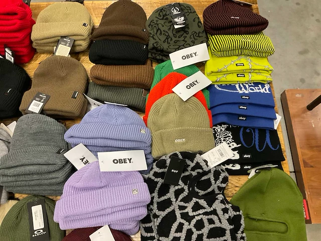 Partij diverse carhartt/obey/brixton mutsen (93x) - afbeelding 25 van  25