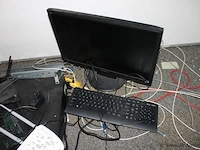 Partij diverse computeronderdelen bestaande uit o.a. diverse switches, beeldscherm & toetsenbord - afbeelding 2 van  4