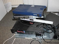 Partij diverse computeronderdelen bestaande uit o.a. diverse switches, beeldscherm & toetsenbord - afbeelding 4 van  4