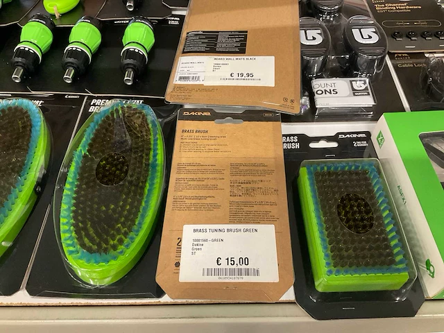 Partij diverse dakine/burton accessoires (57x) - afbeelding 6 van  18