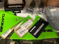 Partij diverse dakine/burton/fyx/danner items (150x) - afbeelding 8 van  25
