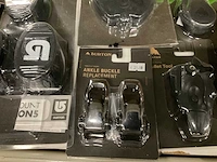 Partij diverse dakine/burton/fyx/danner items (150x) - afbeelding 13 van  25