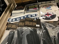 Partij diverse dakine/burton/fyx/danner items (150x) - afbeelding 16 van  25