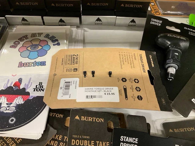 Partij diverse dakine/burton/fyx/danner items (150x) - afbeelding 18 van  25