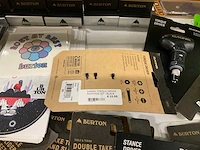 Partij diverse dakine/burton/fyx/danner items (150x) - afbeelding 18 van  25