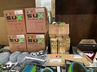Partij diverse dakine/burton/fyx/danner items (150x) - afbeelding 24 van  25