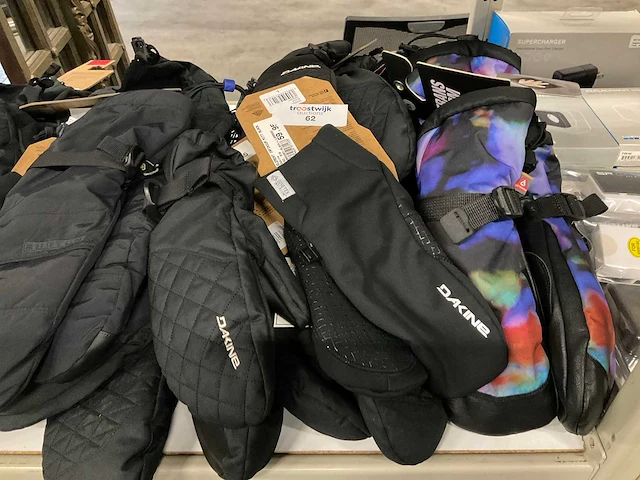 Partij diverse dakine/primaloft handschoenen (36x) - afbeelding 10 van  16