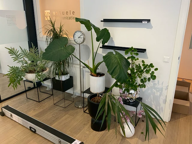Partij diverse decoratiematerialen - afbeelding 1 van  9