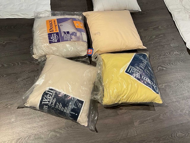 Partij diverse dekbedden en kussens (12x) - afbeelding 11 van  12