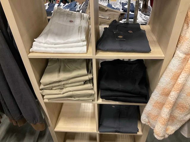 Partij diverse dickies broeken (17x) - afbeelding 1 van  8