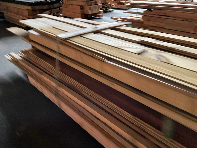 Partij diverse douglas geïmpregneerde planken lengte 300-600 cm - afbeelding 2 van  14