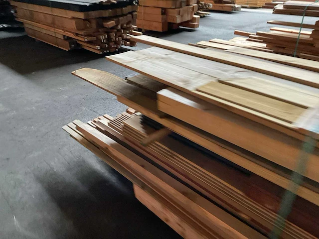Partij diverse douglas geïmpregneerde planken lengte 300-600 cm - afbeelding 3 van  14