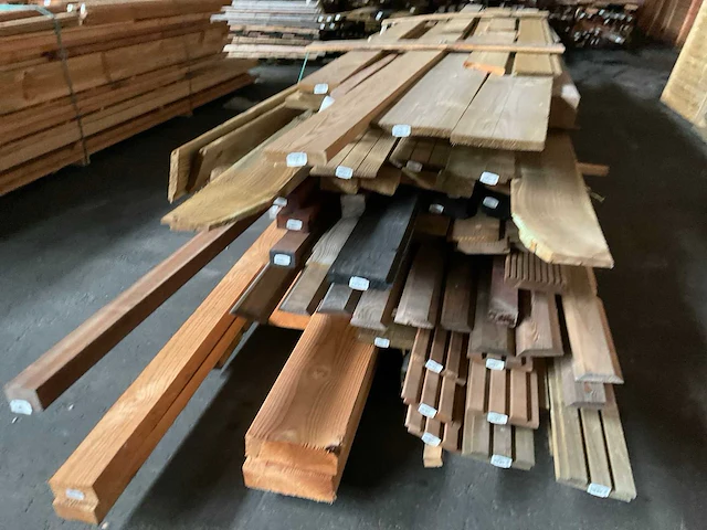 Partij diverse douglas geïmpregneerde planken lengte 300-600 cm - afbeelding 4 van  14