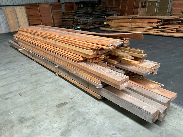 Partij diverse douglas planken lengte 500-700 cm - afbeelding 1 van  14