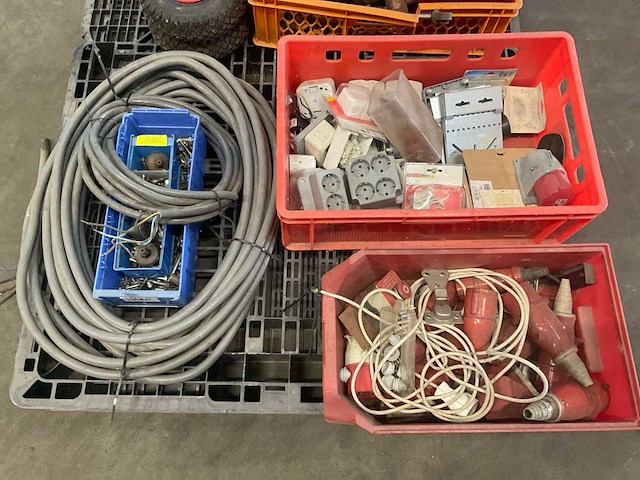 Partij diverse electronica onderdelen - afbeelding 1 van  10