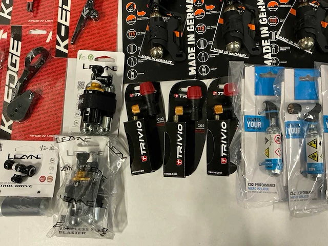 Partij diverse fiets benodigdheden (49x) - afbeelding 9 van  12