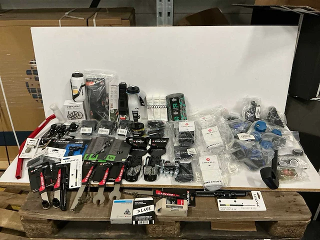 Partij diverse fiets benodigdheden (83x) - afbeelding 1 van  15