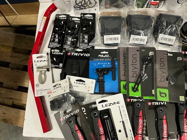 Partij diverse fiets benodigdheden (83x) - afbeelding 10 van  15