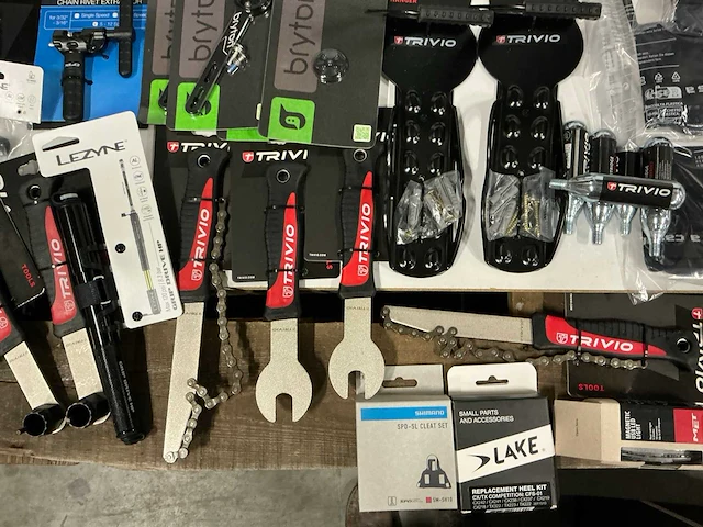 Partij diverse fiets benodigdheden (83x) - afbeelding 12 van  15