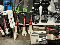 Partij diverse fiets benodigdheden (83x) - afbeelding 12 van  15