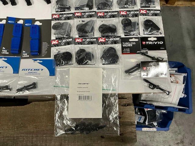 Partij diverse fiets benodigdheden (88x) - afbeelding 9 van  18