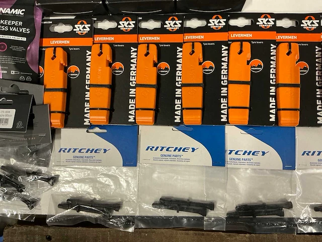 Partij diverse fiets benodigdheden (88x) - afbeelding 16 van  18