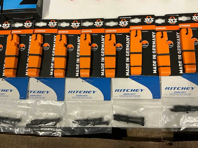 Partij diverse fiets benodigdheden (88x) - afbeelding 17 van  18