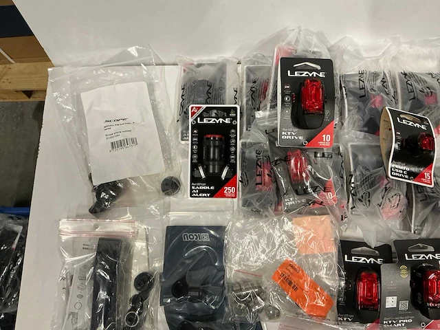 Partij diverse fiets benodigdheden (90x) - afbeelding 7 van  13
